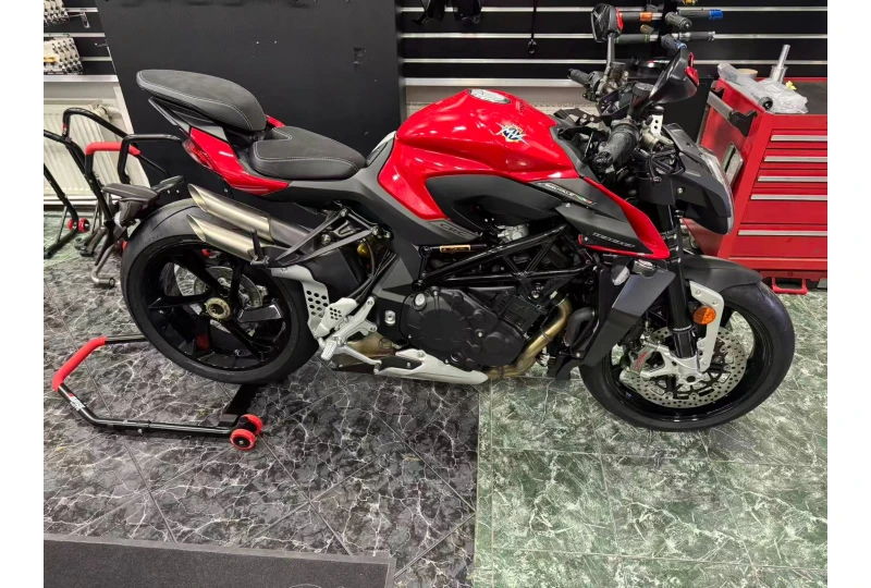 MV Agusta Brutale 1000 RS Nova Odpocet DPH MV Agusta Brutale 1000 RS Nova Odpocet DPH