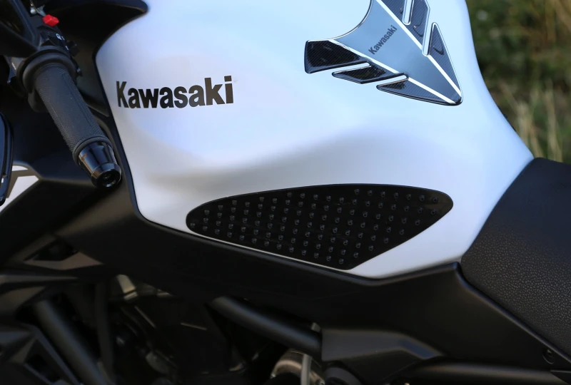 Protiskluzové chrániče UN2 Kawasaki Z650 černá